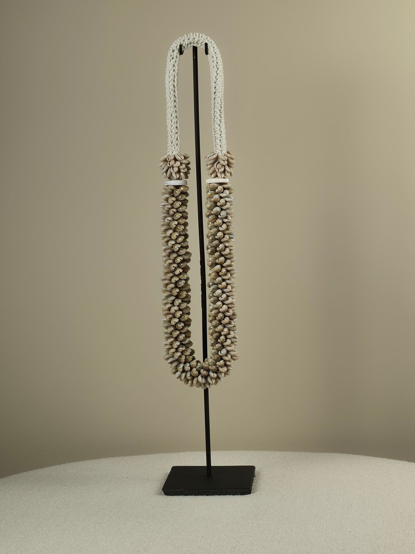 Schelpen Ketting op Standaard - Cassie