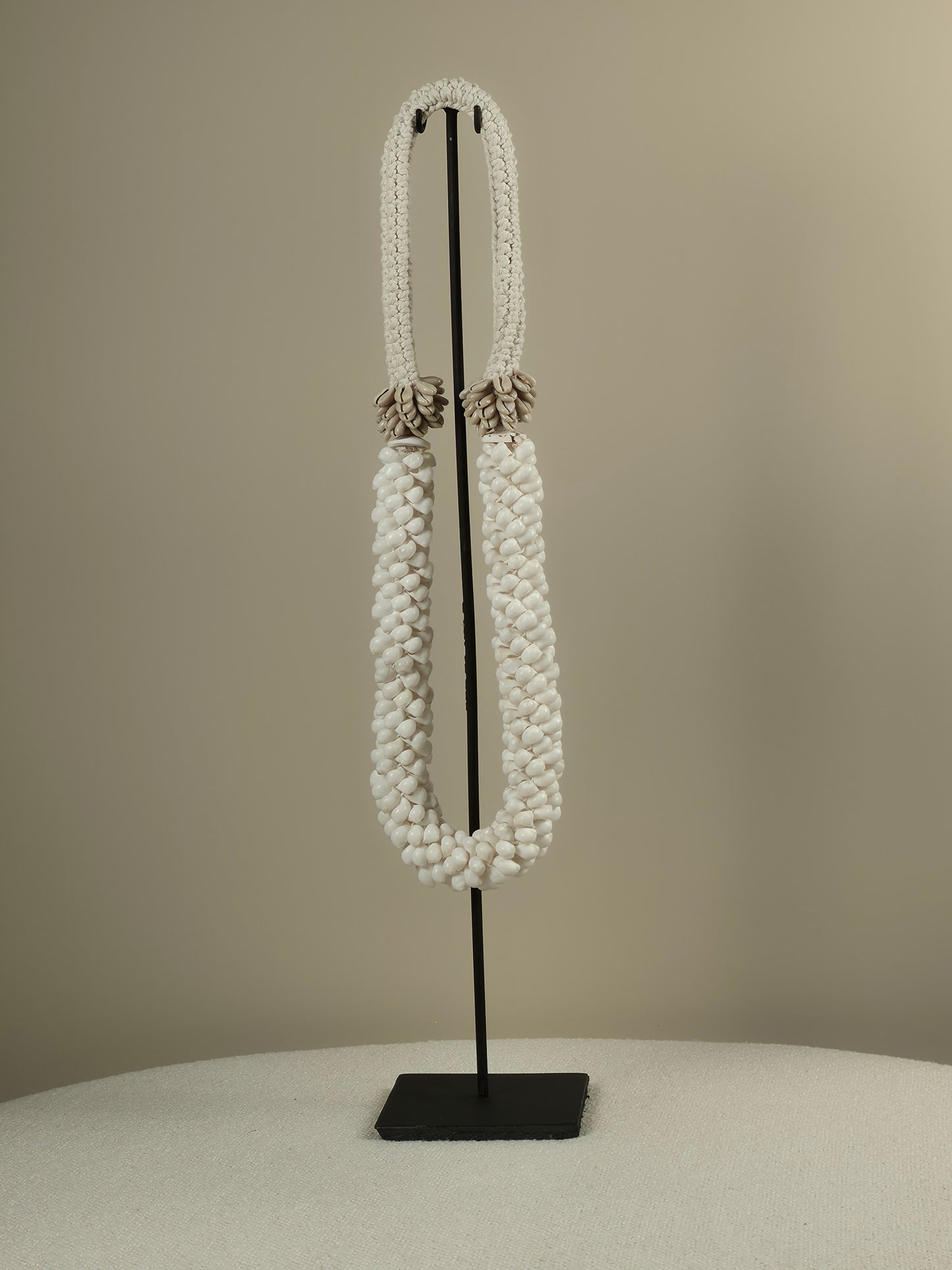 Schelpen Ketting op Standaard - Kelly