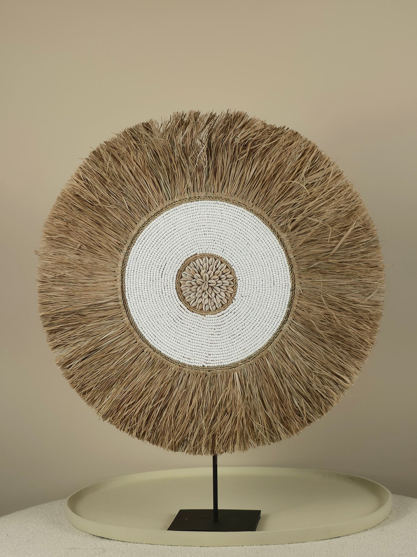 Raffia-en Kralen Decoratie op Standaard - Suze