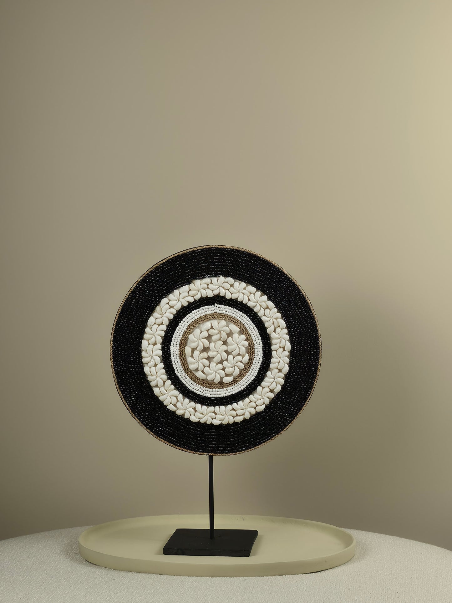 Schelpen- en Kralen Ornament op Standaard - Nowie